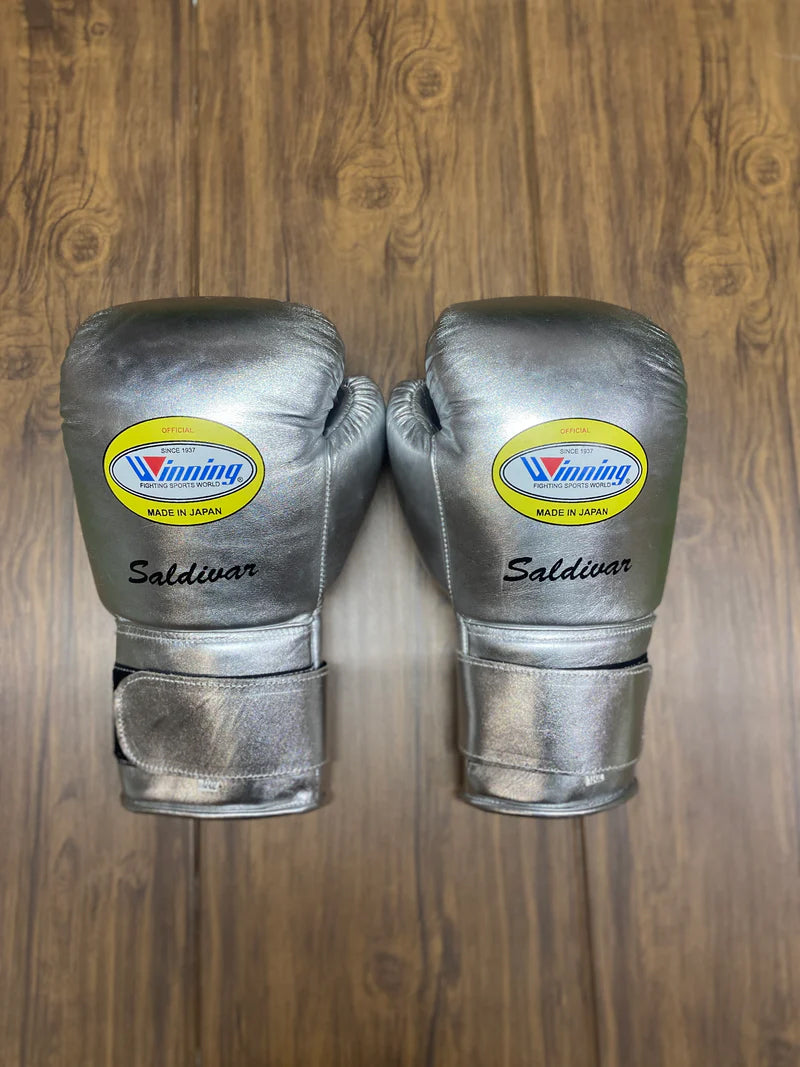Winning Boxing Gloves Silver – Japanese Logo Velcro