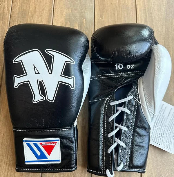 Winning Boxing Gloves Black/White – Lace-Up