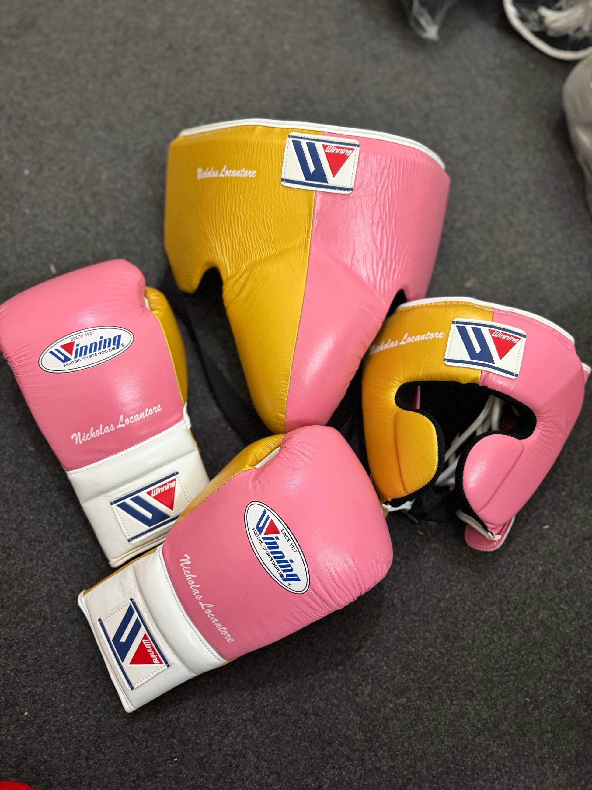 Winning Complete Fight Training Set Premium Boxing Gloves Headgear Groin Guard and Protective Equipment